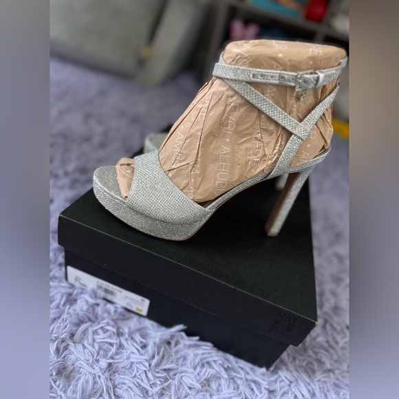 BRAND NEW! Sparkly Pnini Tornai Sandals ✨ - Picture 2 of 2